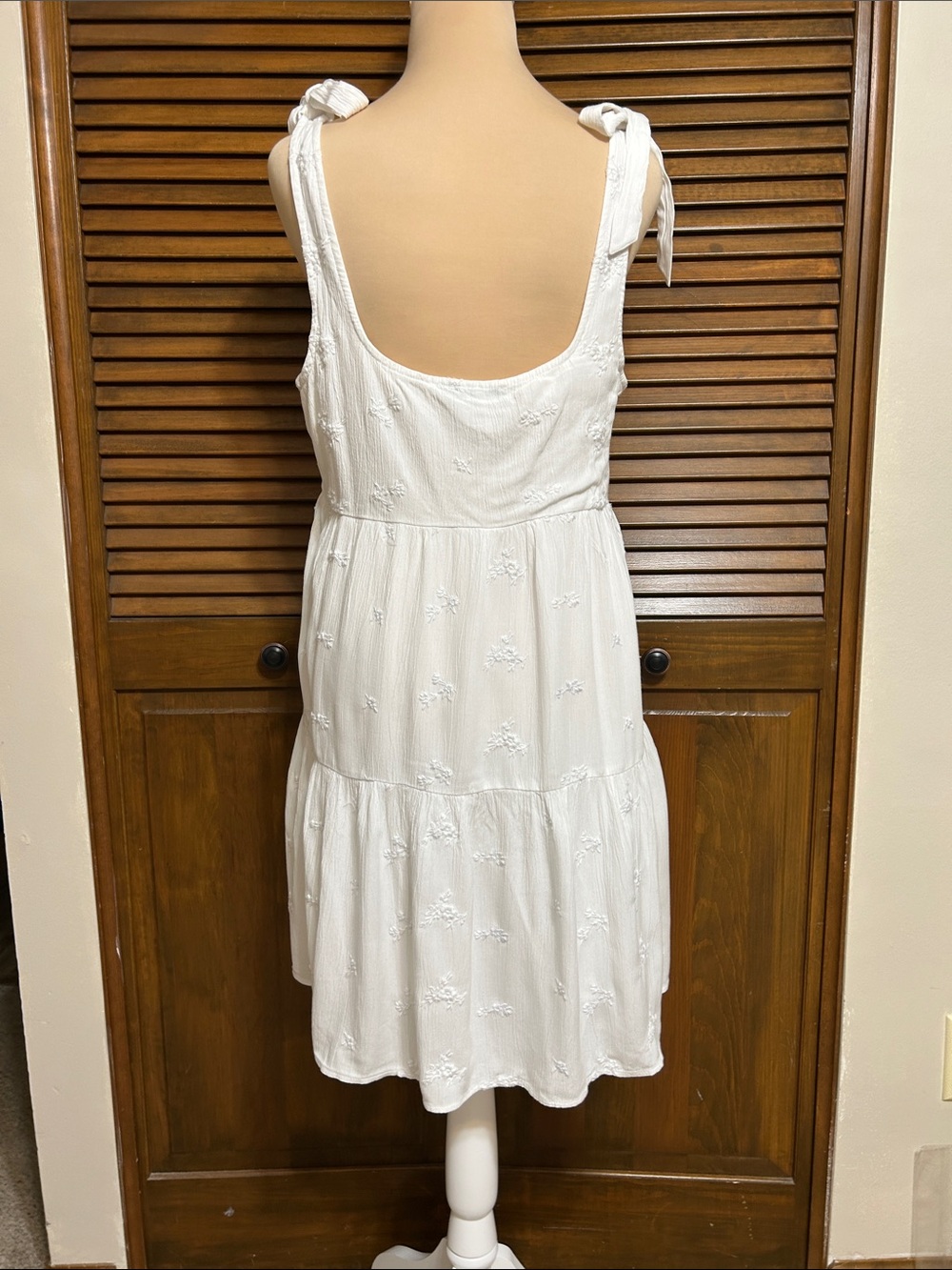 American Eagle Outfitters Embroidered White Tiered Tie-Shoulder Sundress Size M - Picture 4 of 8